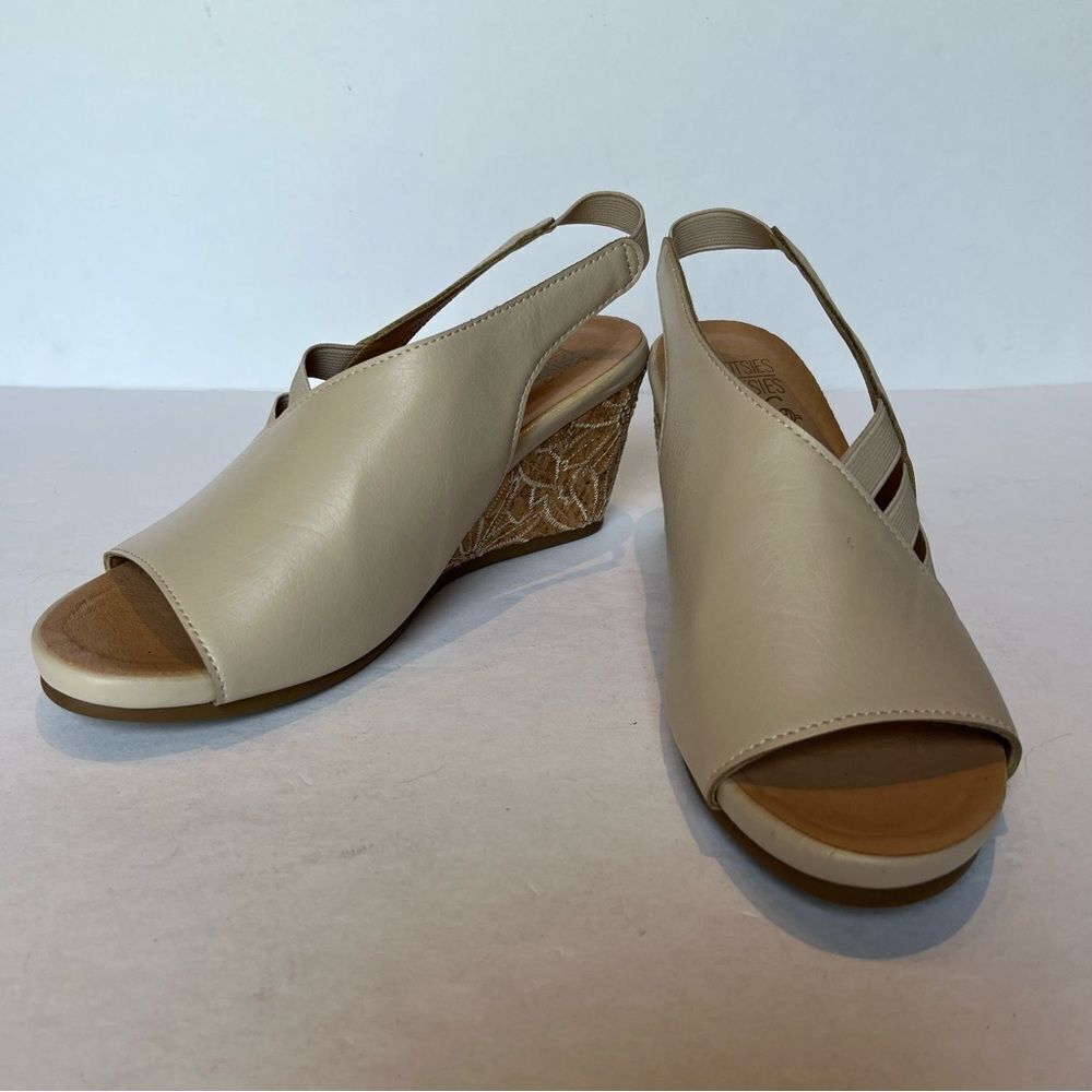 Mootsies Tootsies Women's Elegant Cream Wedge Sandals Size 7 1/2M